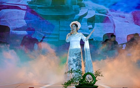 Ca khúc bất hủ “Mùa Xuân Làng Lúa Làng Hoa” được NSƯT Hương Giang làm mới như thế nào?